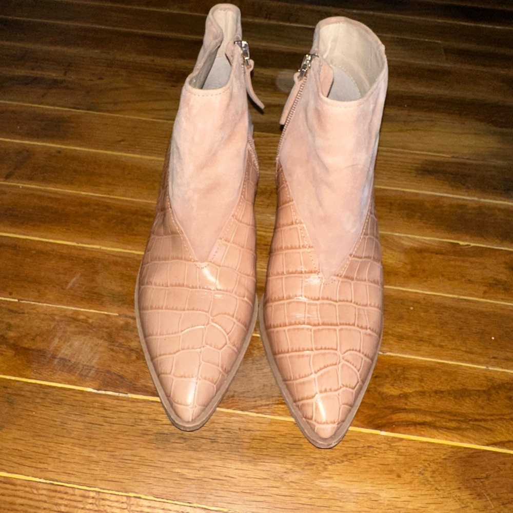 Louise et Cie Pink Ankle Boots with Pointed Toe and Moderate Heel